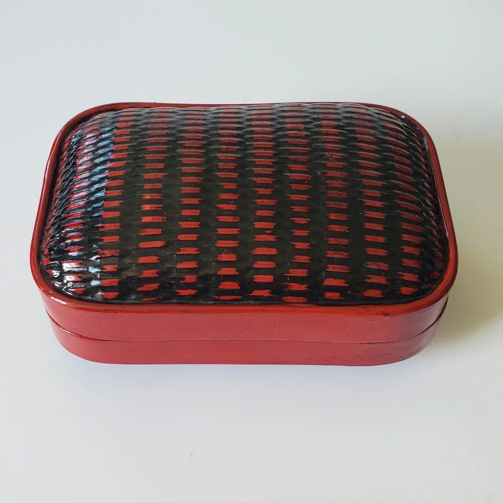 Vintage Woven Lacquered Storage Box Puffy Hard Shell Clutch‎ Purse Asian Art